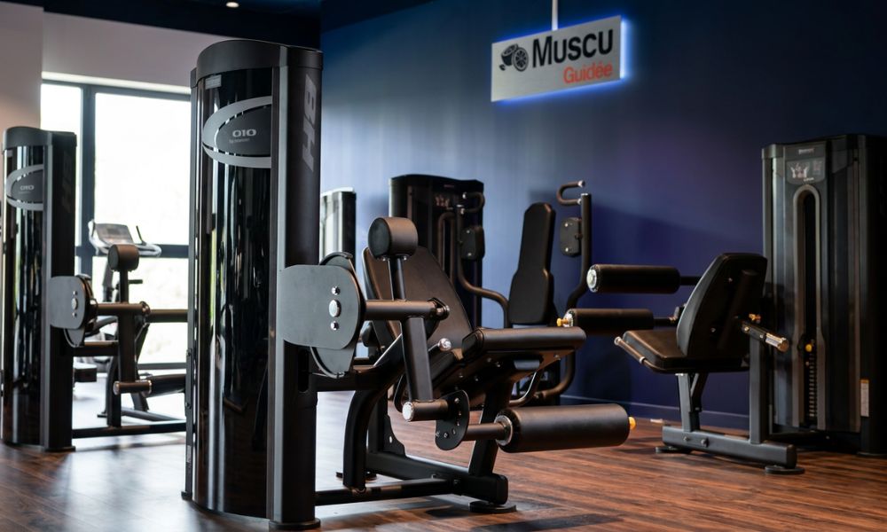 machine leg extension salle de sport lorange bleue