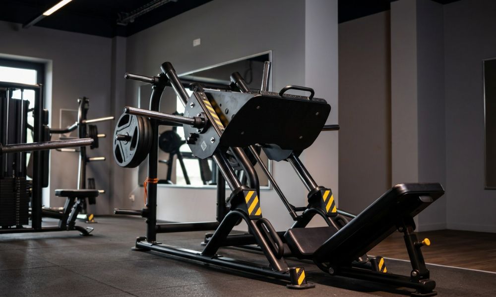 presse horizontale salle de sport lorange bleue
