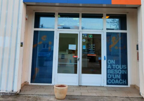 facade salle de sport lorange bleue magny en vexin