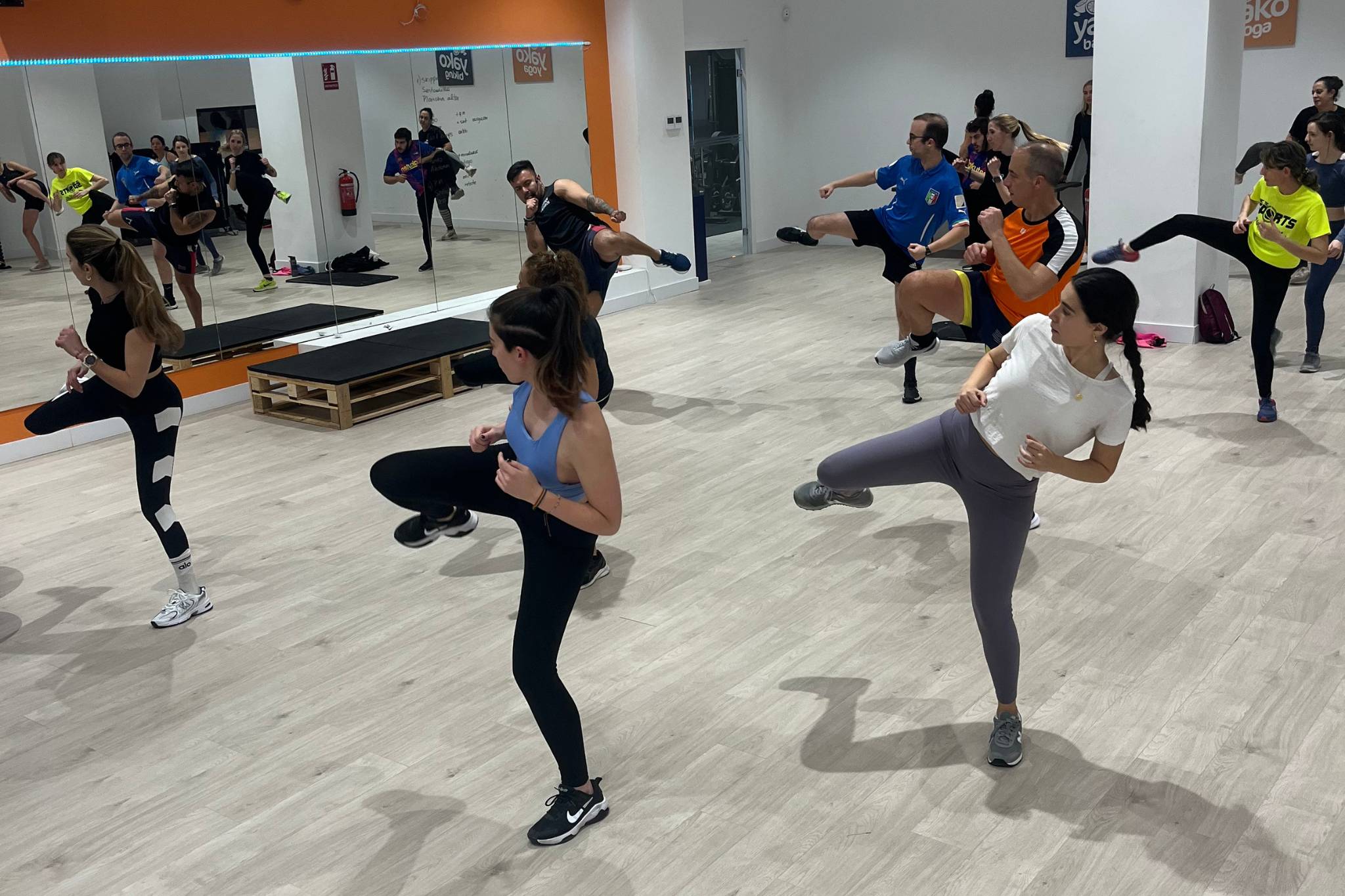 patadas durante clase de pump en el gimnasio de madrid fuencarral