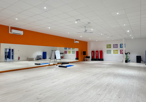 salle cours collectifs lorange bleue le blanc