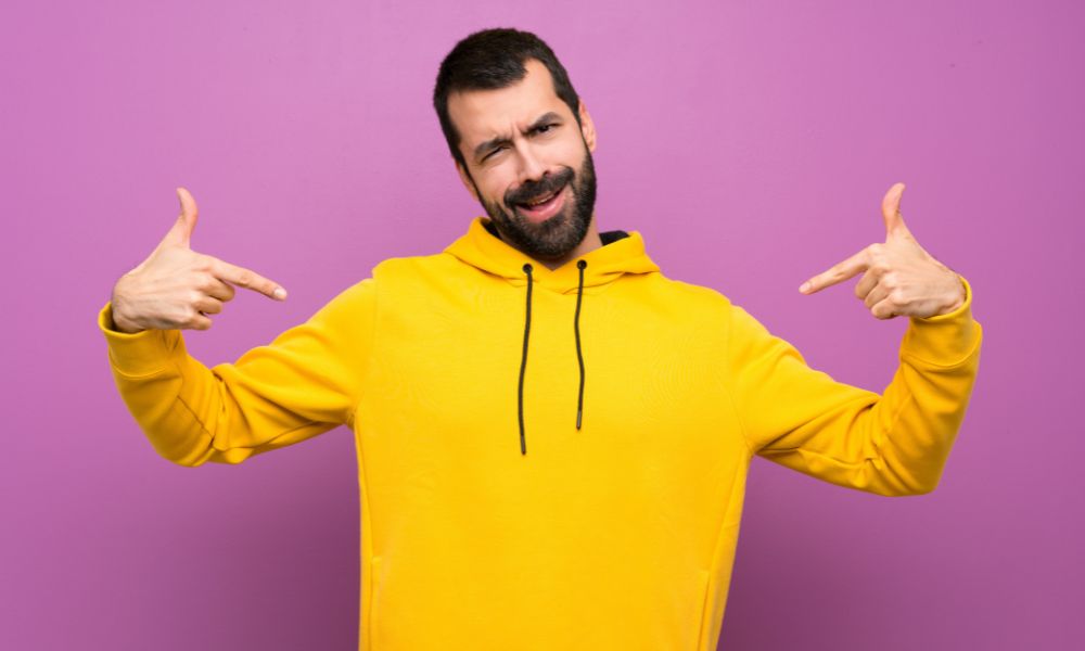 un homme fier de lui