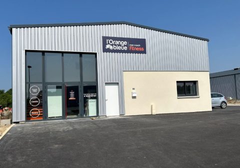 facade salle de sport lorange bleue ligne