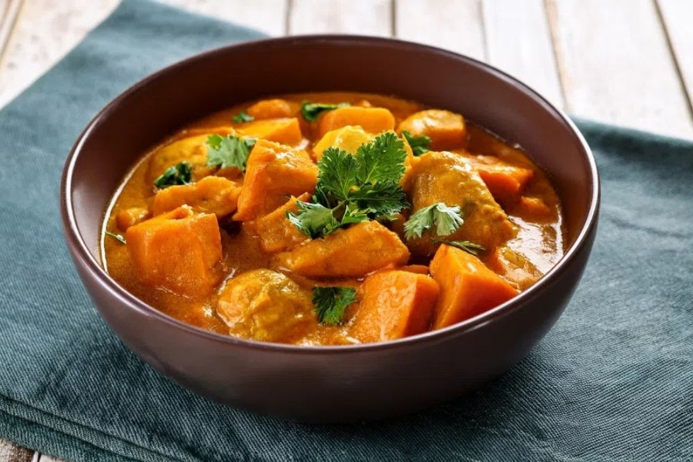 curry de boniato y lentejas coral