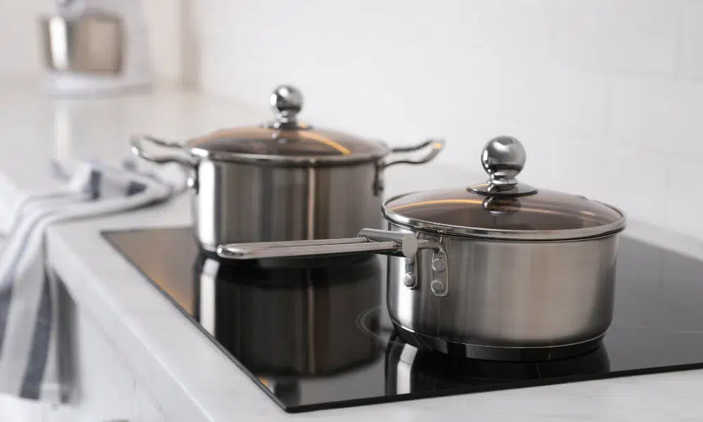 ollas preparadas encima de fogones